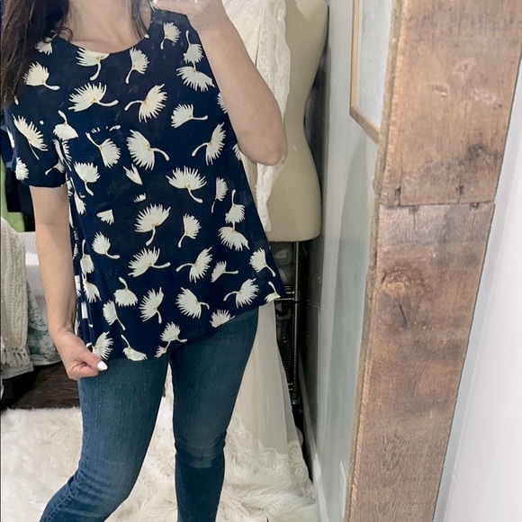 OLD NAVY navy and White floral Short Sleeve Shirt size medium - Picture 2 of 6